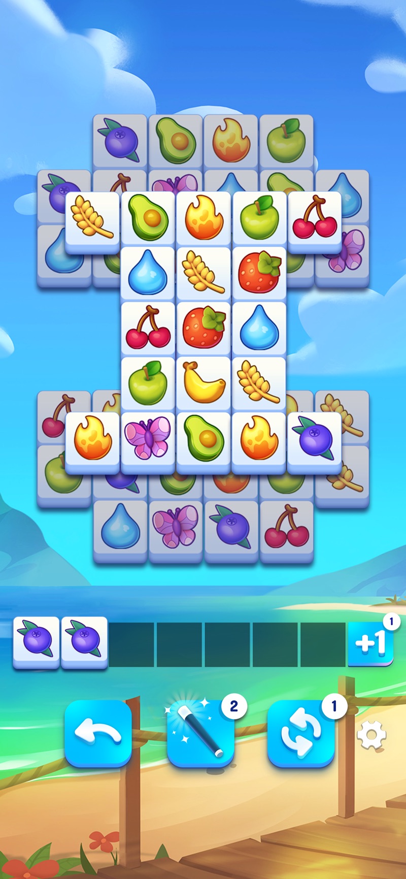 海辺を背景にしたTriple Tileの公式ゲーム画面と画面下のトレイ
